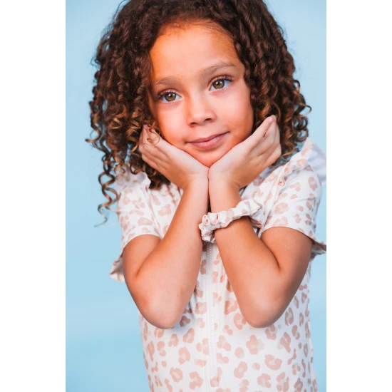 Barevné scrunchie gumičky do vlasů – set 5 ks v různých vzorech a barvách.