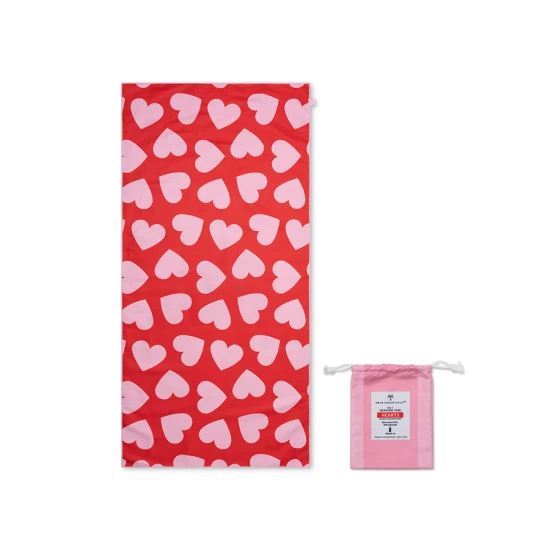 Dětský plážový ručník z mikrovlákna Hearts 135 x 65 cm od Swim Essentials