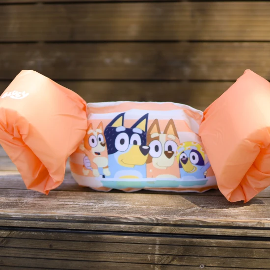 Swim Essentials Plovací vesta s rukávky Bluey 2–6 let Stylová a bezpečná plovací vesta s rukávy pro děti Swim Essentials Bluey