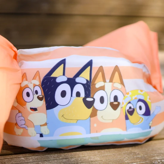 Swim Essentials Plovací vesta s rukávky Bluey 2–6 let Stylová a bezpečná plovací vesta s rukávy pro děti Swim Essentials Bluey