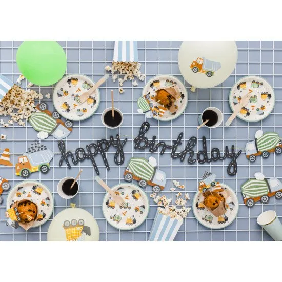 Hravé ubrousky ve tvaru autíčka pro malé oslavence.