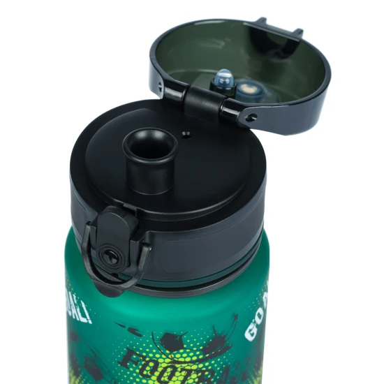 Tritanová láhev na pití Fotbal 500 ml s praktickým uzávěrem a veselým motivem.