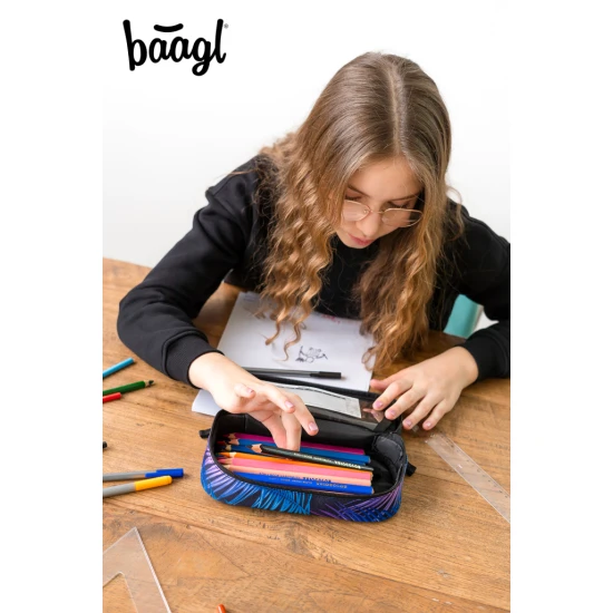 Penál etui Palm s moderním designem a praktickými funkcemi, ideální pro uspořádání školních potřeb.