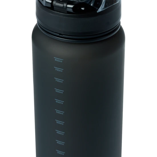 Tritanová láhev Black 800 ml s poutkem a sítkem, ideální do školy, pro sport a výlety, bez BPA, PVC a ftalátů.