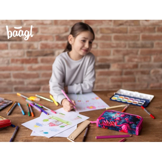 Jednopatrový školní penál s motivem plameňáků, s praktickými poutky a kapsou na drobnosti.