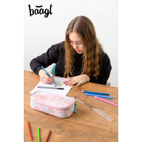 Penál etui Sunset s moderním designem a praktickými funkcemi, ideální pro uspořádání školních potřeb.