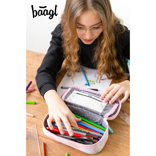 Penál etui Sunset s moderním designem a praktickými funkcemi, ideální pro uspořádání školních potřeb.