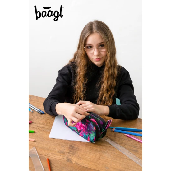 Penál etui Paradise s moderním designem a praktickými funkcemi, ideální pro uspořádání školních potřeb.