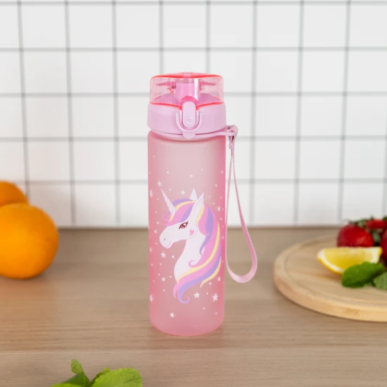 Tritanová láhev na pití Unicorn 500 ml s praktickým uzávěrem a veselým motivem.