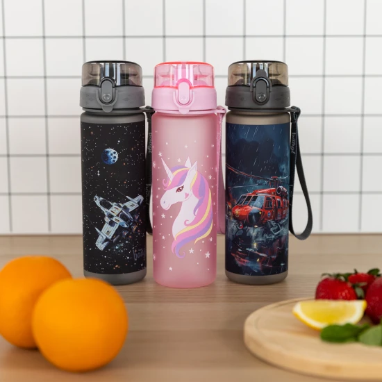 Tritanová láhev na pití Unicorn 500 ml s praktickým uzávěrem a veselým motivem.