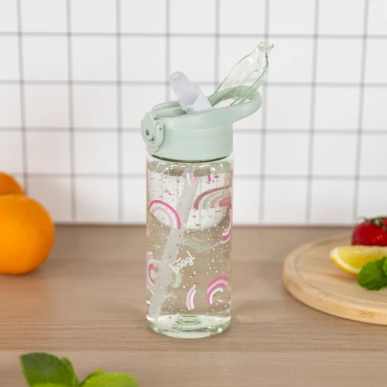 Tritanová láhev na pití s brčkem Duha 500 ml, BPA-free, praktická a odolná pro školáky a sportovce.