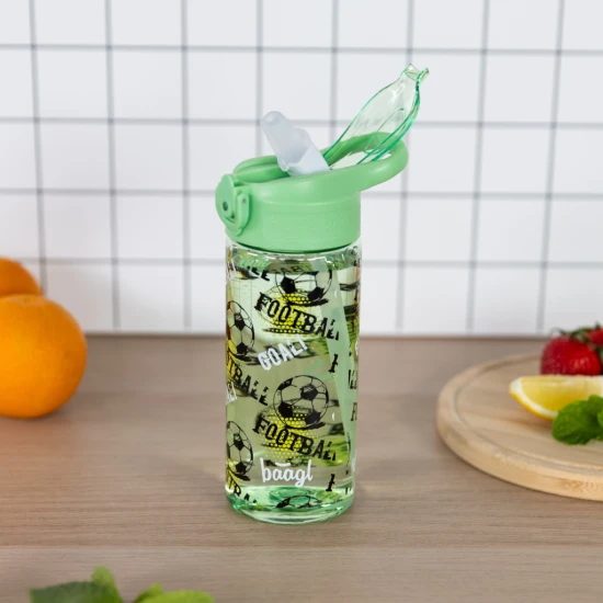 Tritanová láhev na pití s brčkem Fotbal 500 ml, BPA-free, praktická a odolná pro školáky a sportovce.