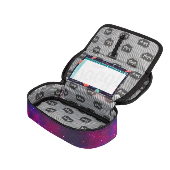 Penál Skate Galaxy s moderním designem a praktickými funkcemi, ideální pro uspořádání školních potřeb.