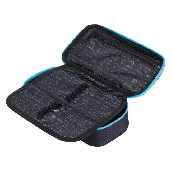 Penál Skate Blue Light s moderním designem a praktickými funkcemi, ideální pro uspořádání školních potřeb.