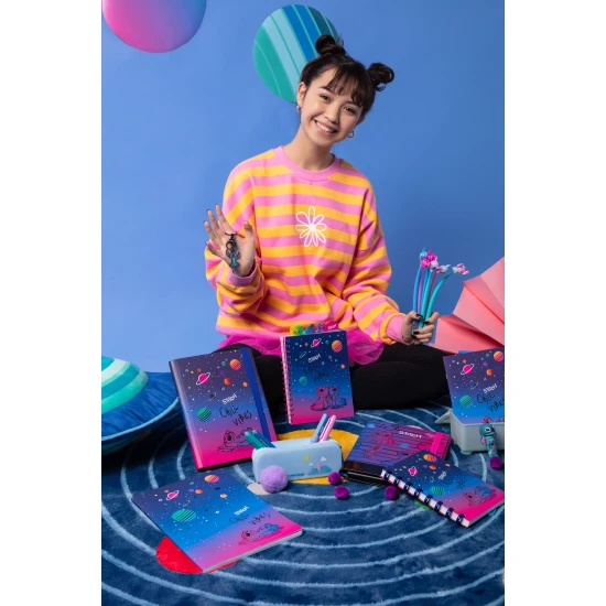 Zápisník A5 Stitch Black se spirálou, záložkami a čtverečkovými stranami