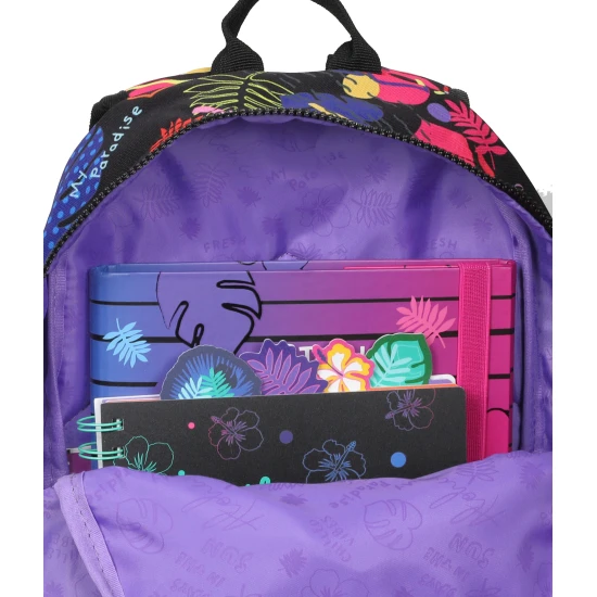 Dětský batoh Toby Stitch Black s polohovatelnými ramenními popruhy a bezpečnostní píšťalkou.