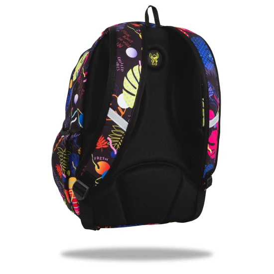 Školní batoh Coolpack Prime Stitch Black se dvěma přihrádkami a polstrovanými ramenními popruhy.