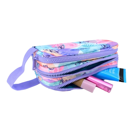 Penál Primus Stitch Pastel – praktický organizér se třemi přihrádkami a kontrastním zipem.