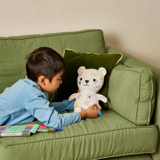 Kreativní Medvídek Artie Colour-in k vybarvení s omyvatelnými fixy