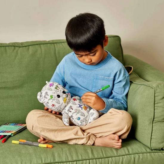 Kreativní Medvídek Artie Dino k vybarvení s omyvatelnými fixy