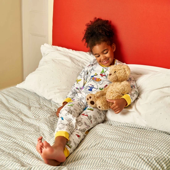 Pyžamo na vybarvení Fairytales & legends Vymaluj a oper 6-7 let Dětské pyžamo na vybarvování Fairytales & Legends s fixy eatsleepdoodle