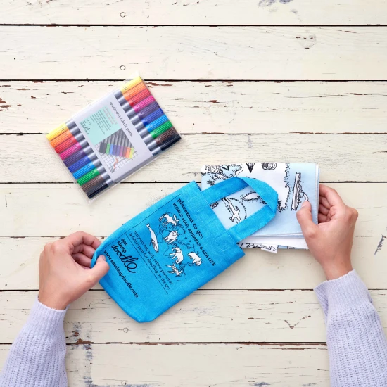 Prostírání na vybarvování World Map s fixy eatsleepdoodle