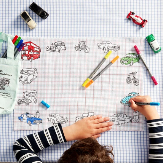 Prostírání na vybarvování Working wheels s fixy eatsleepdoodle