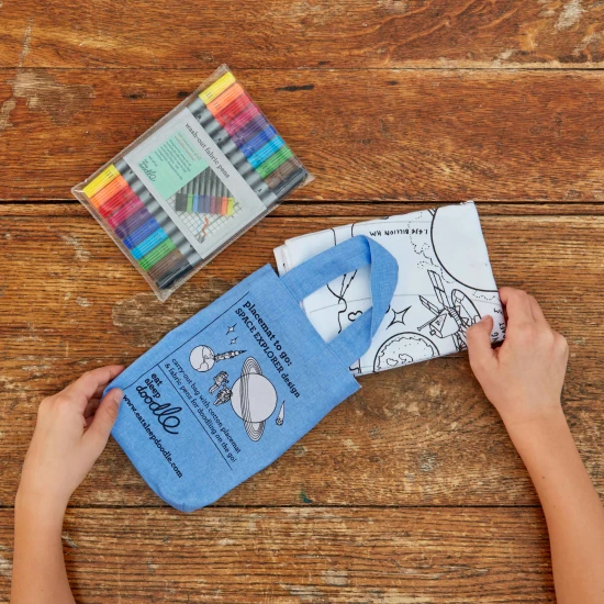 Prostírání na vybarvování Space explorer s fixy eatsleepdoodle