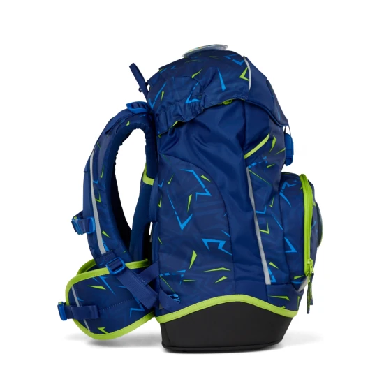 Školní batoh Ergobag Prime Fotbal s novou zádovou konstrukcí a vylepšeným komfortem nošení, ideální pro děti na 1. stupeň ZŠ.