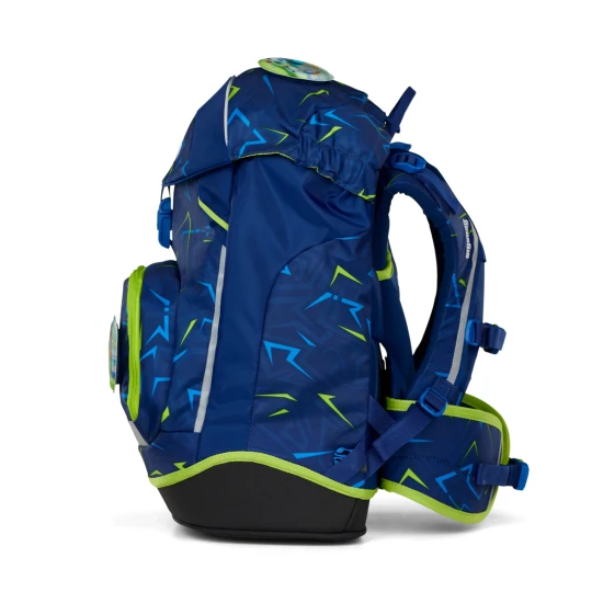 Školní batoh Ergobag Prime Fotbal s novou zádovou konstrukcí a vylepšeným komfortem nošení, ideální pro děti na 1. stupeň ZŠ.