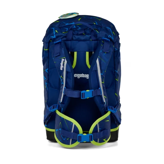 Školní batoh Ergobag Prime Fotbal s novou zádovou konstrukcí a vylepšeným komfortem nošení, ideální pro děti na 1. stupeň ZŠ.
