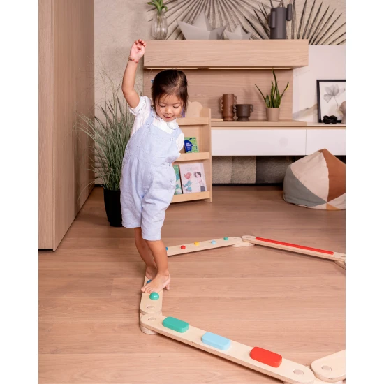 Montessori Smyslová balanční dráha ze dřeva 14 dílů – Family Nation FN-MONT-BAL-1