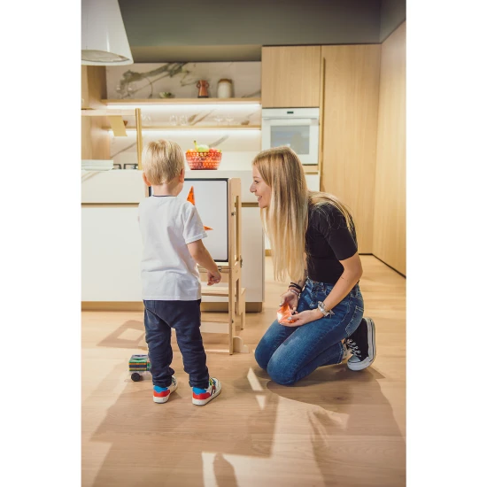 Montessori Učící věž 3 v 1 Přírodní s magnetickou tabulí – Family Nation FN-MONT-TORMAG-NA