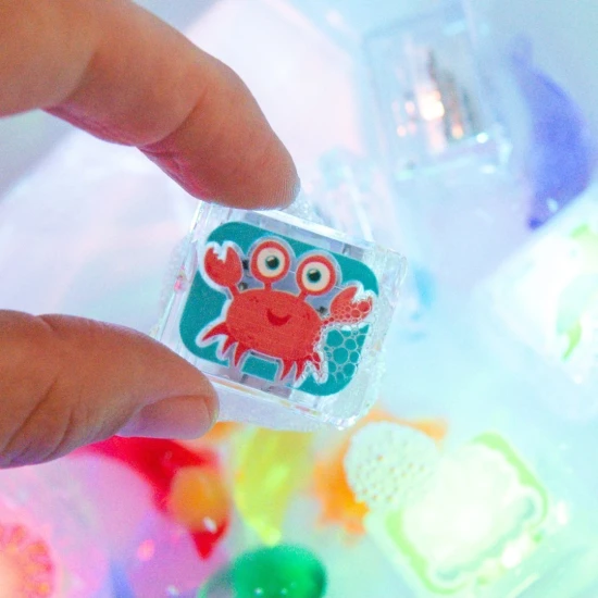 Senzorické svítící kostky do vody Glo Pals, 6 ks - Ocean