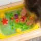 Glo Pals Sada Figurka Elmo a 2 senzorické kostky do vody – svítící hračka do vany pro děti.