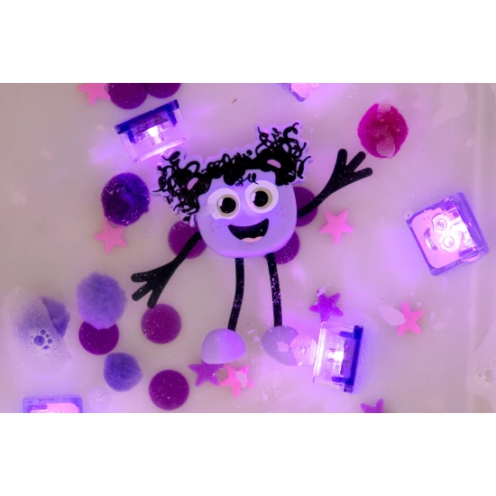 Glo Pals Sada Figurka Lumi a 2 senzorické kostky do vody – svítící hračka do vany pro děti.
