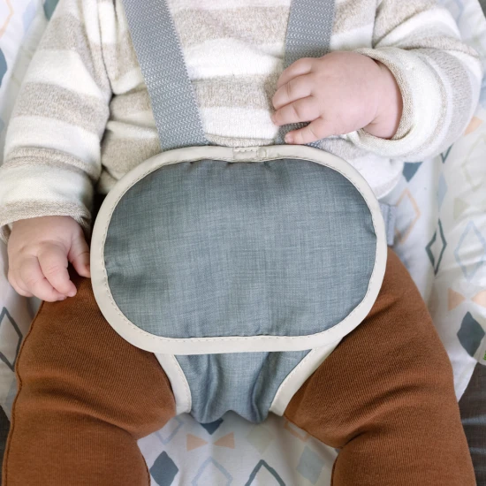 Pohupující hudební houpačka Parker™ 0m+, do 9 kg Pohupující hudební houpačka Parker™ 0m+, do 9 kg Ingenuity 16926-1