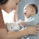Plyšová uklidňující hračka s melodiemi zajíček Sylvi™ 0m+ Plyšová uklidňující hračka s melodiemi zajíček Sylvi™ 0m+ Ingenuity 12920-6