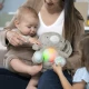 Plyšová uklidňující hračka s melodiemi zajíček Sylvi™ 0m+ Plyšová uklidňující hračka s melodiemi zajíček Sylvi™ 0m+ Ingenuity 12920-6