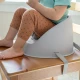 Podsedák na židli My Spot™ Grey 6m+, do 15 kg Ingenuity 17481-3