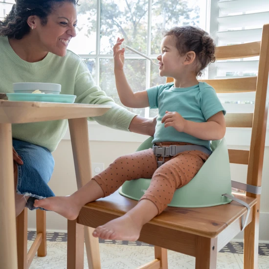 Podsedák na židli My Spot™ Teal 6m+, do 15 kg Ingenuity 17482-3