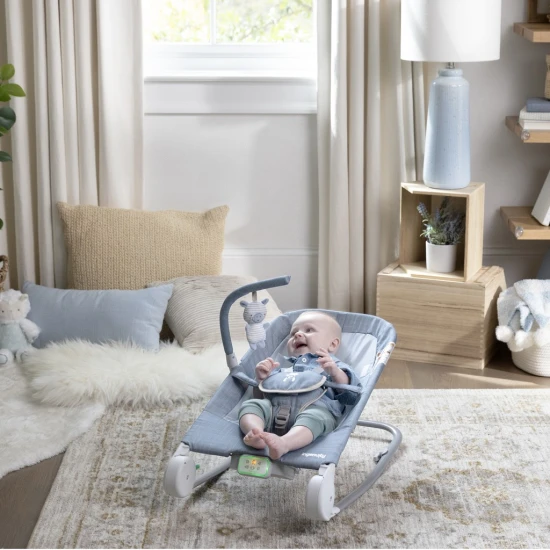 Masážní lehátko vibrující s melodií Happy Belly™ Rock-to-Bounce Chambray 0m+ do 9 kg Ingenuity 16854-2