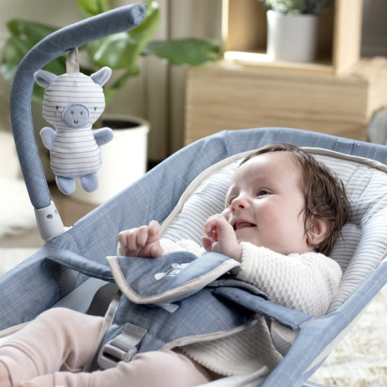 Masážní lehátko vibrující s melodií Happy Belly™ Rock-to-Bounce Chambray 0m+ do 9 kg Ingenuity 16854-2