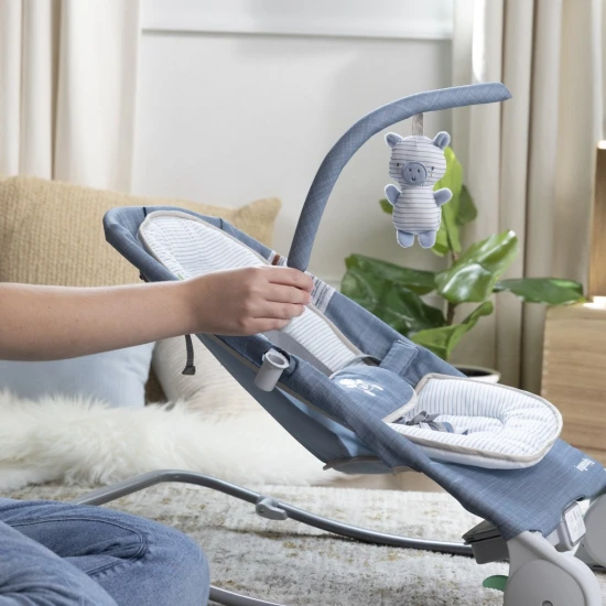 Masážní lehátko vibrující s melodií Happy Belly™ Rock-to-Bounce Chambray 0m+ do 9 kg Ingenuity 16854-2