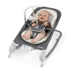 Masážní lehátko vibrující s melodií Happy Belly™ Rock-to-Bounce Parker™ 0m+ do 9 kg Masážní lehátko vibrující s melodií Happy Belly™ Rock-to-Bounce Parker™ 0m+ do 9 kg