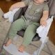 Skládací jídelní židlička Sun Valley™ Grey 6m+ do 15 kg Ingenuity 16990-1