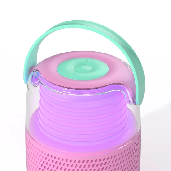 Reproduktor s mikrofonem a naprosto šílenými zvukovými efekty je dokonalý společník, který vám zpříjemní večery.