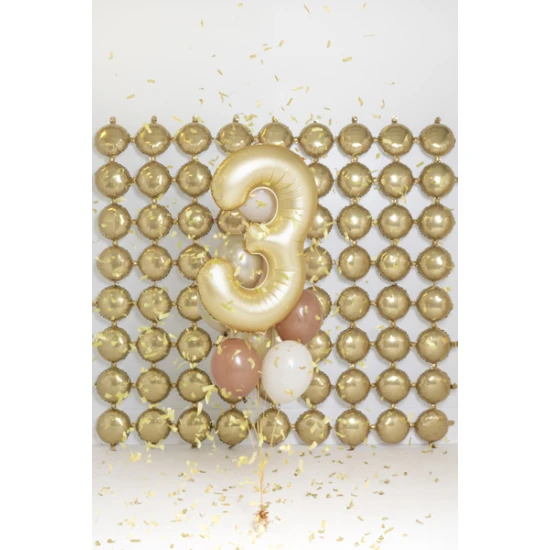 Elegantní balón na 3. narozeniny – zlatá v hlavní roli