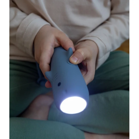 Rabbit and Friends Dětská baterka Žralok Baterka s měkkým silikonovým povrchem, ideální pro večerní dobrodružství a dětskou zábavu