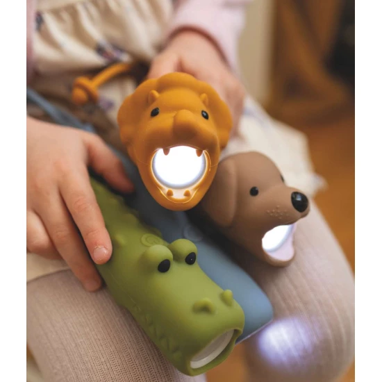 Baterka s měkkým silikonovým povrchem, ideální pro večerní dobrodružství a dětskou zábavu